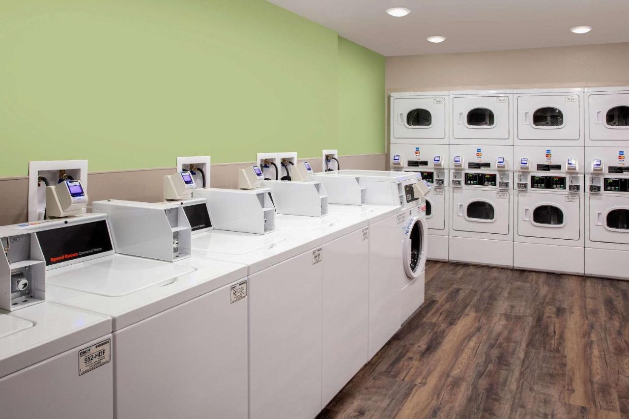 Woodsping Suites Washington Dc East Arena Drive Lake Arbor Extérieur photo