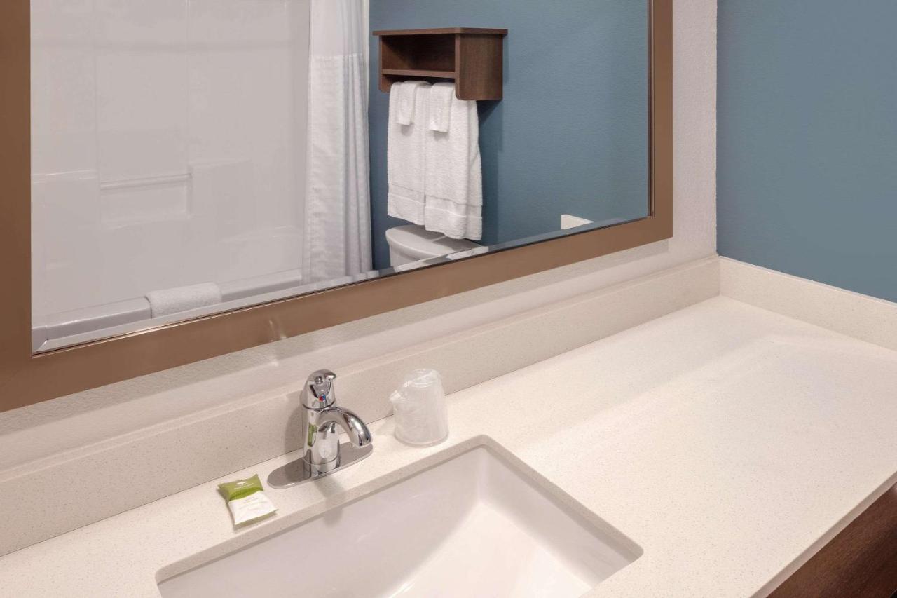 Woodsping Suites Washington Dc East Arena Drive Lake Arbor Extérieur photo